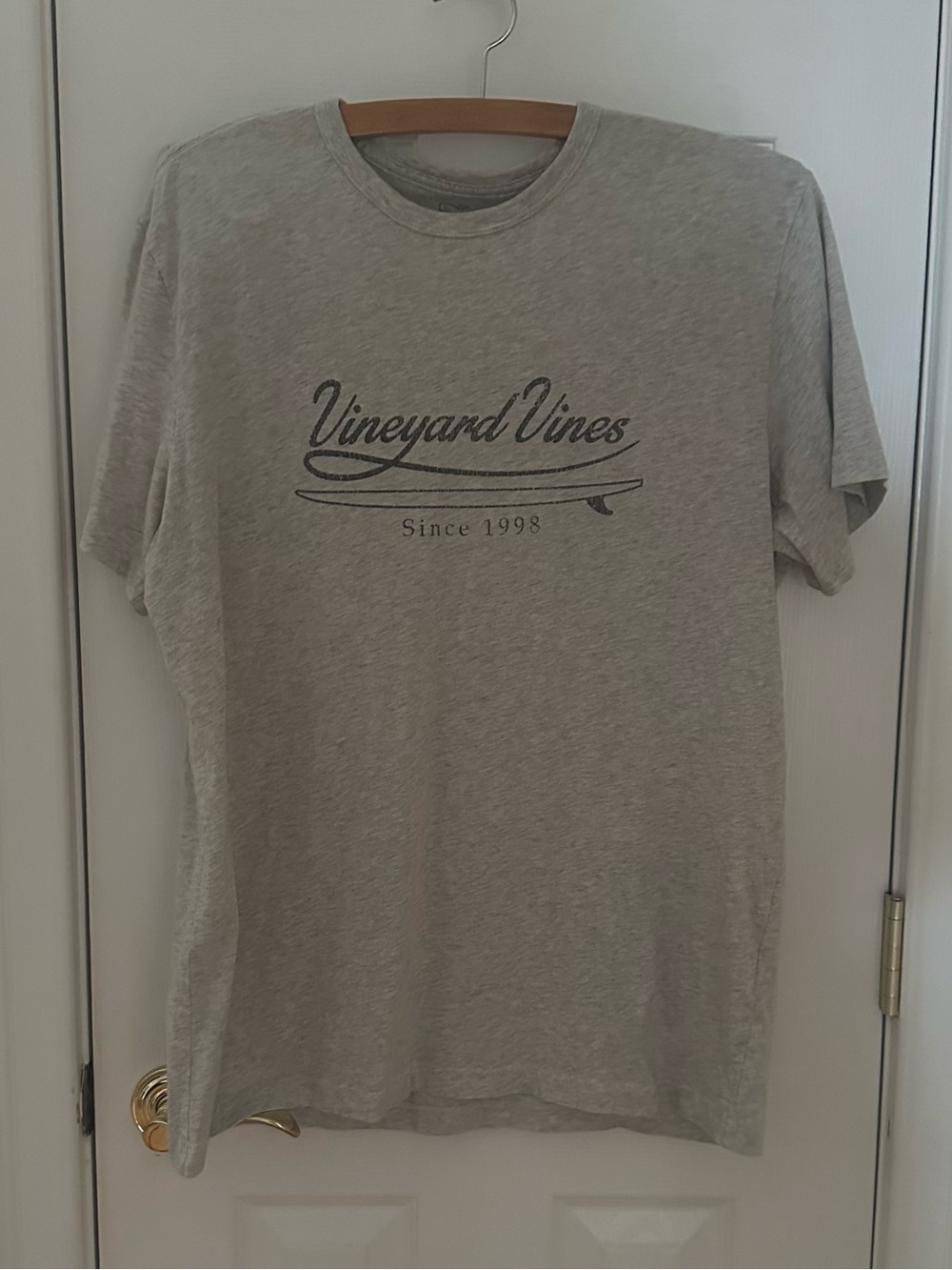 Vineyard Vines Men's Heather Gray Logo T-Shirt. Large